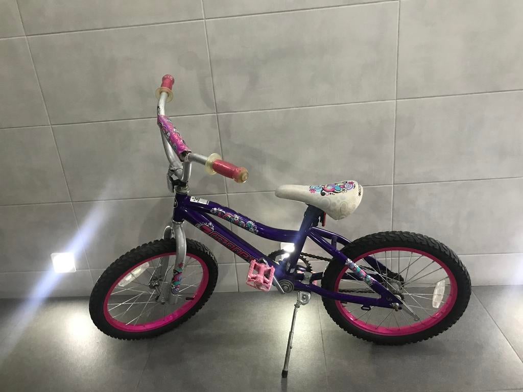 Velo fille et casque, Enlèvement, Utilisé, 14 pouces ou moins