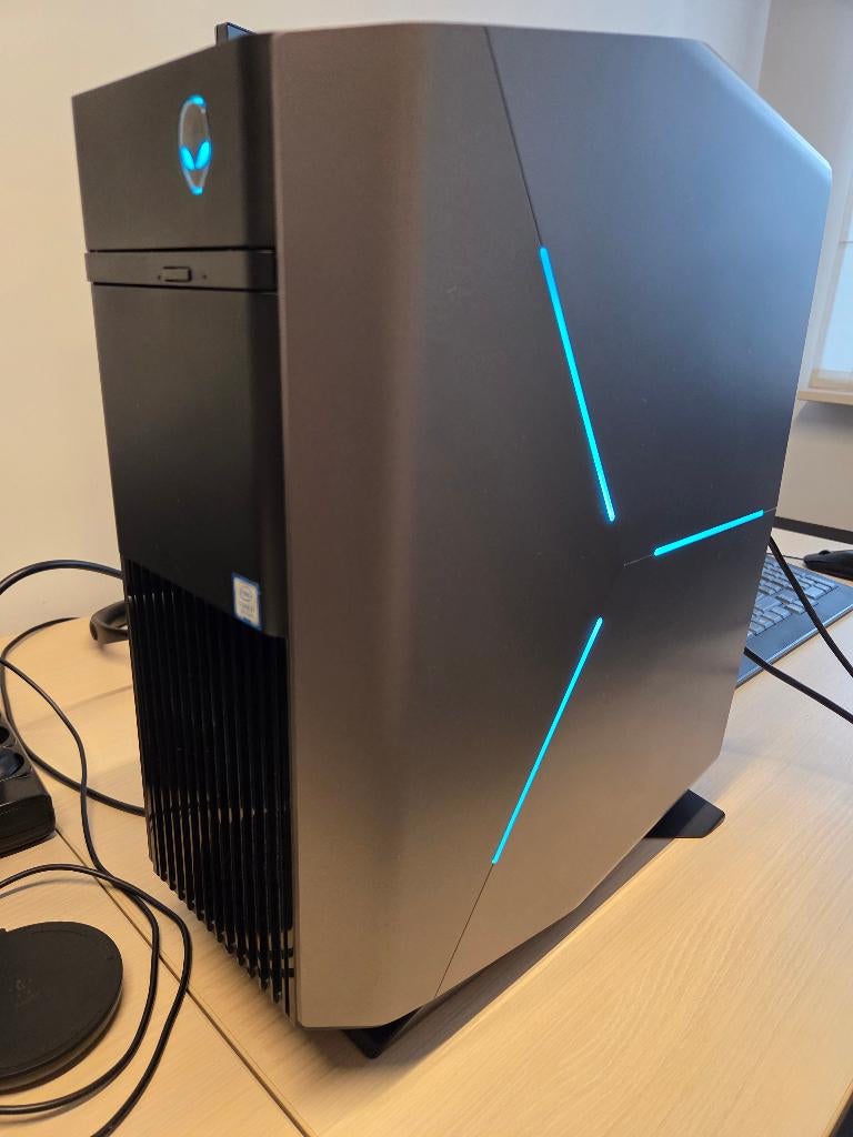Alienware Aurora R8 (i7-8700, RTX 2080, SSD+HDD, 32GB RAM), Computers en Software, Desktop Pc's, Gebruikt, 3 tot 4 Ghz, HDD, SSD