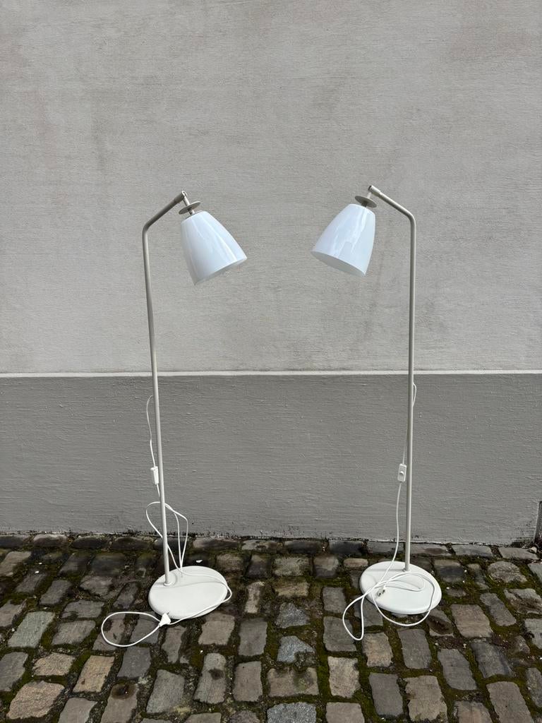 2 lampes sur pied IKEA avec abat-jour en verre ('00-'10), Maison & Meubles, Lampes | Lampadaires, Comme neuf, 100 à 150 cm, Verre