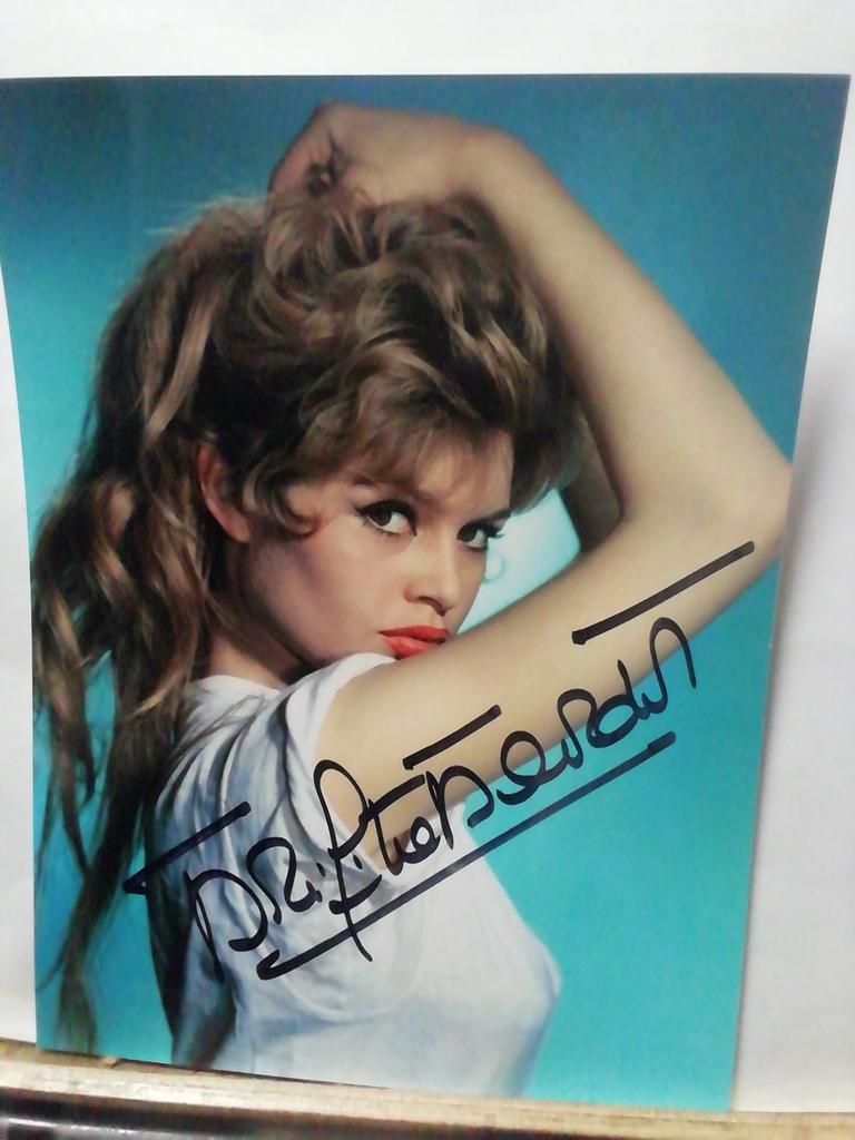 Brigitte Bardot met originele handtekening, Verzamelen, Muziek, Artiesten en Beroemdheden, Ophalen of Verzenden, Zo goed als nieuw