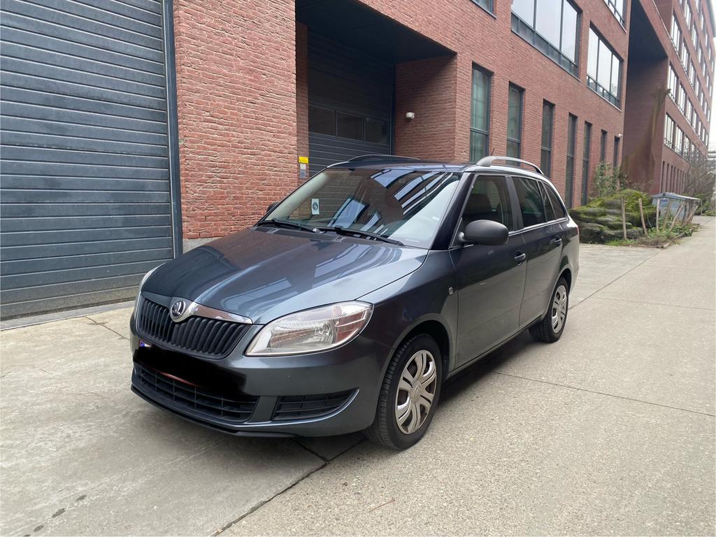 Skoda Fabia 1.2 essence BWJ 2014 avec inspection des ventes, Autos, Achat, Entreprise, USB, 5 portes