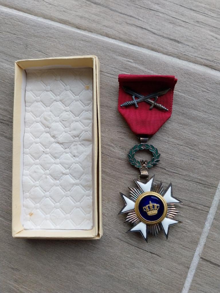 Belgische medaille wo1 leopold orde met zwaarden, Verzamelen, Ophalen of Verzenden