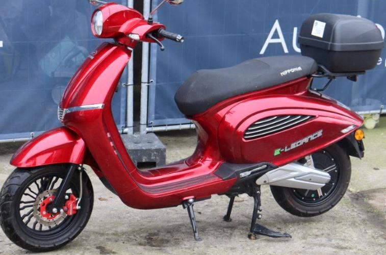 elektrische scooter als splinternieuw italiaans, Fietsen en Brommers, Scooters | Piaggio, Ophalen, Overige modellen, Elektrisch