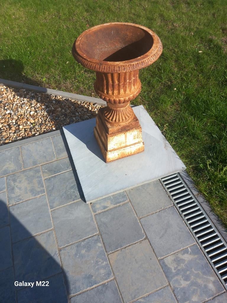 Gietijzeren  vazen, Tuin en Terras, Ophalen of Verzenden