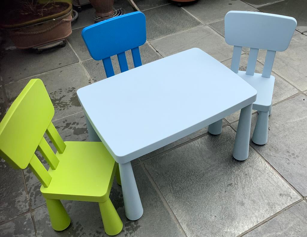 Table Mammut avec trois chaises, Enfants & Bébés, Chambre d'enfant | Tables & Chaises, Comme neuf, Enlèvement