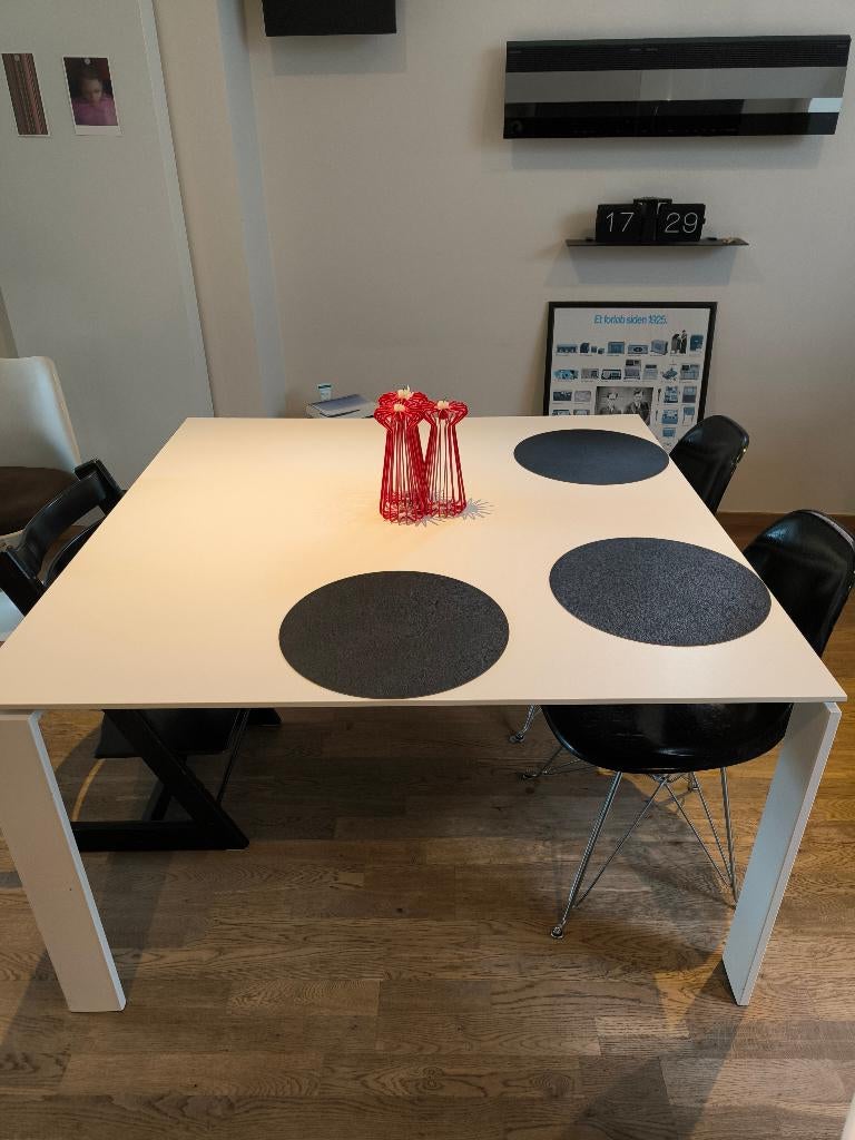 Table design Kartell Four Square Blanc, Maison & Meubles, Tables | Tables à manger, Utilisé, 100 à 150 cm, 100 à 150 cm, Cinq personnes ou plus