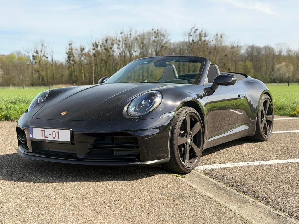 Porsche 992.2 cabriolet carerra 2 en cuir bicolore, Autos, Porsche, Cuir, Achat, Cabriolet, Carnet d'entretien