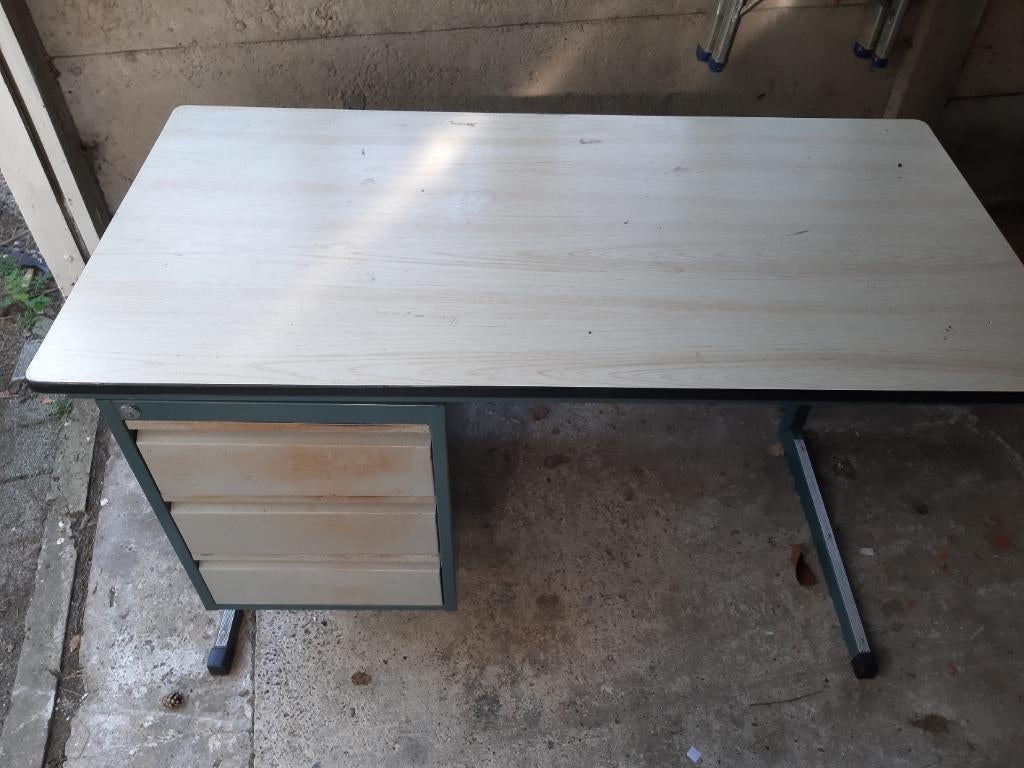 Ijzer bureel, Huis en Inrichting, Bureaus, Ophalen