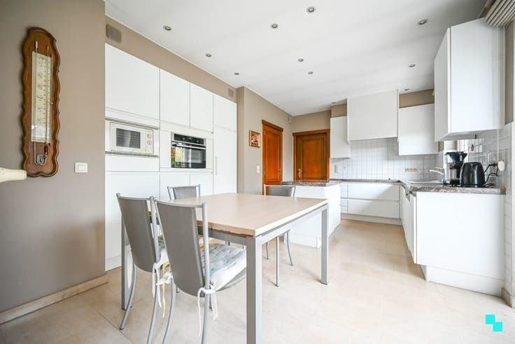 la cuisine en bon état doit être rénovée, Maison & Meubles, Enlèvement, Comme neuf, Granit ou Pierre, Sans poignée