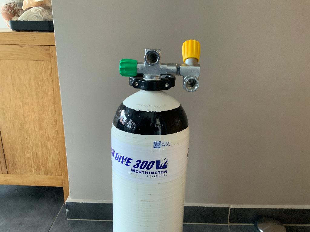 Duikfles 10 liter 300 bar, Enlèvement ou Envoi, Utilisé, Bouteille de plongée