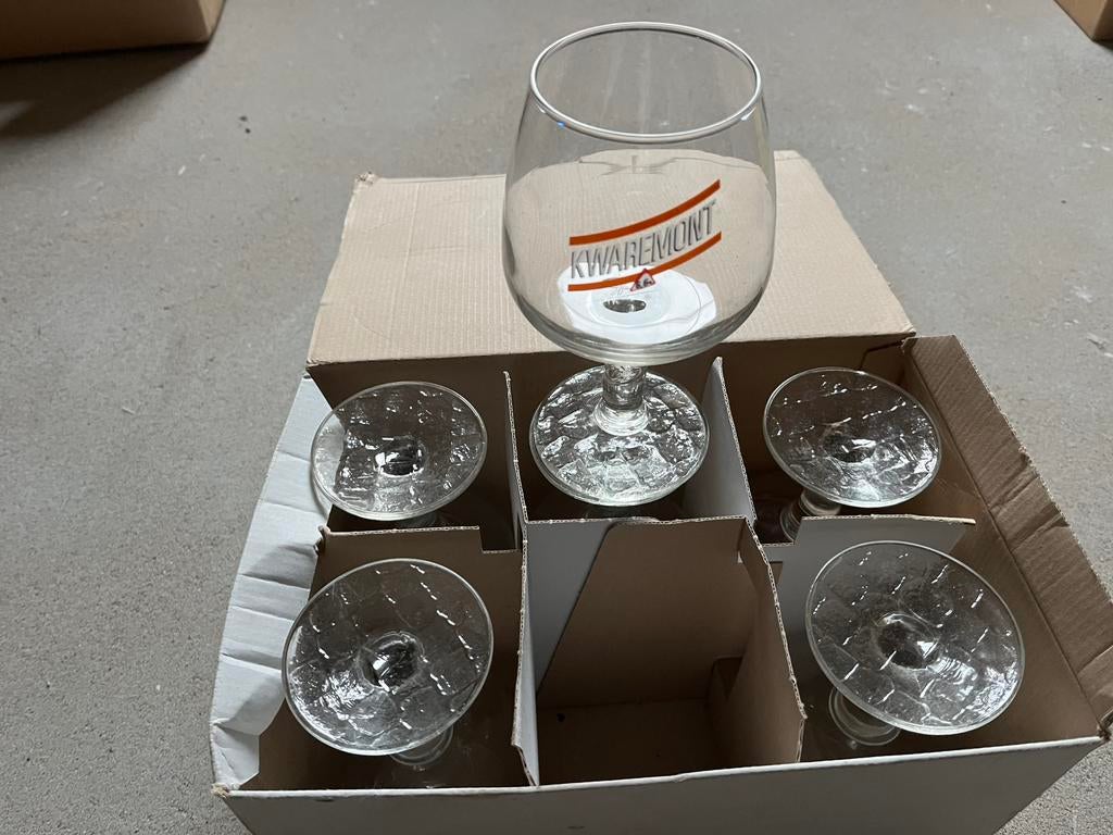 Glazen Kwaremont Bier, Verzamelen, Glas en Drinkglazen, Ophalen, Zo goed als nieuw