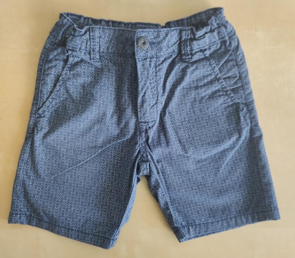 Donkerblauwe short met print, maat 122, Kinderen en Baby's, Kinderkleding | Maat 122, Broek, Gebruikt, Ophalen of Verzenden, JBC.