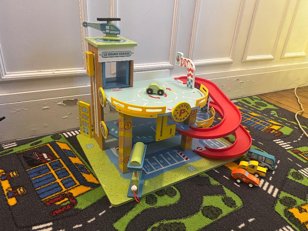 Grand garage en bois Le Toy Van- 3 niveaux, Enlèvement, Comme neuf, Autres types