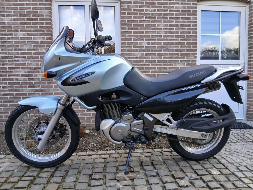Zeer mooie  suzuki freewind 650 cc slechts 8.700 km Bj 2003, Particulier, 12 t/m 35 kW, 650 cc, 1 cilinder