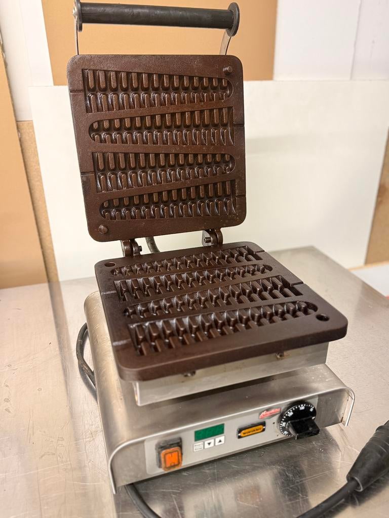 Gaufrier Neumärker - gaufres en bâtonnet, Enlèvement, Comme neuf