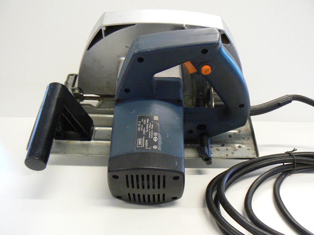 Machine à scier, 1200 watts ou plus, 70 mm ou plus, Enlèvement, Utilisé