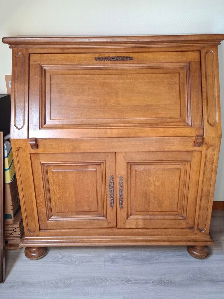 Ancien secrétaire, Enlèvement