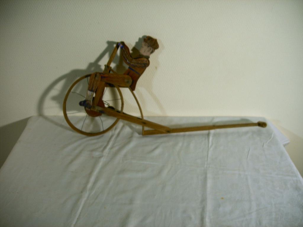 Vélo jouet en bois ancien, Antiquités & Art, Antiquités | Jouets, Enlèvement ou Envoi