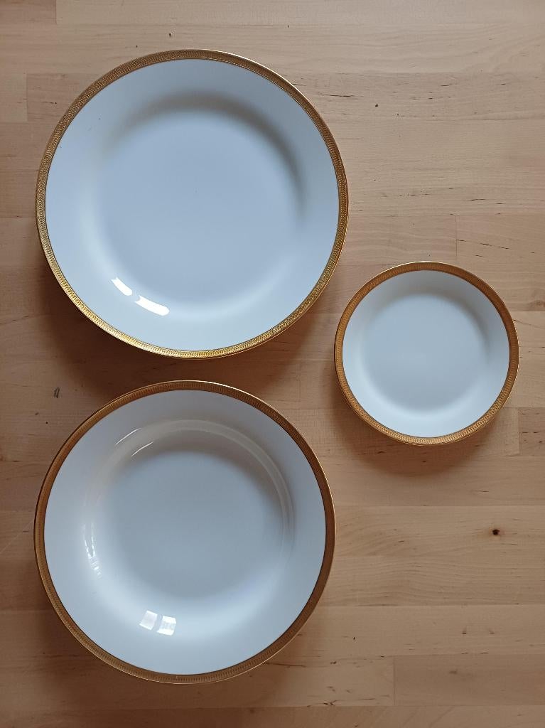 36 HUTSCHENREUTHER porseleinen borden met fijne gouden inleg, Huis en Inrichting, Ophalen of Verzenden, Zo goed als nieuw, Bord(en)