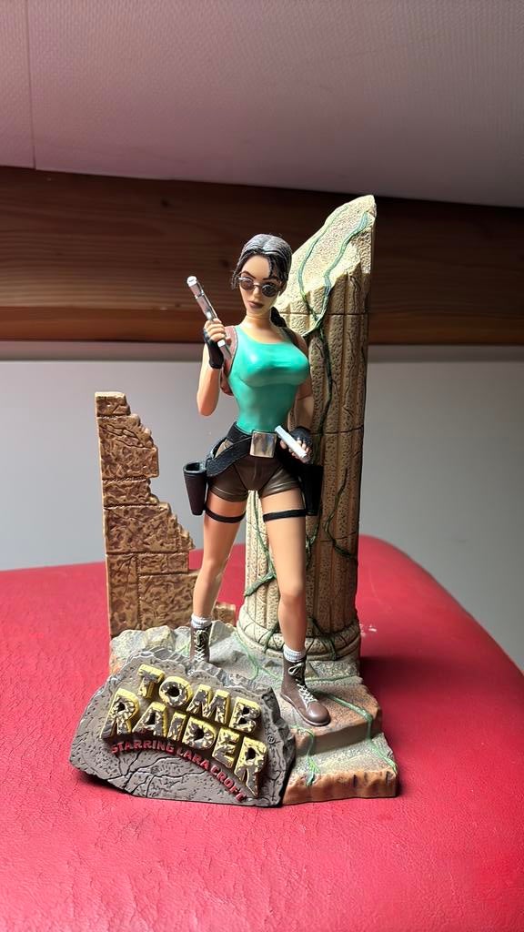 Lara Croft beeld van 1999, Verzamelen, Ophalen, Zo goed als nieuw