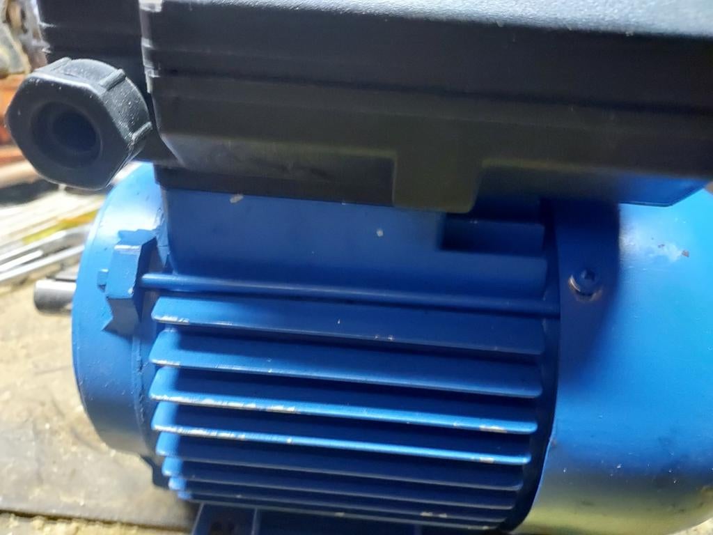 Electro motor nieuw, Ophalen