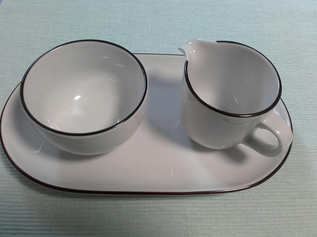 Mosa melk en suikerpot op schaaltje, Huis en Inrichting, Keuken | Servies, Ophalen, Zo goed als nieuw