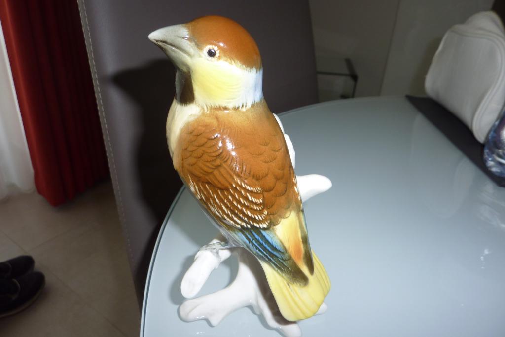 Oiseau en porcelaine, Enlèvement