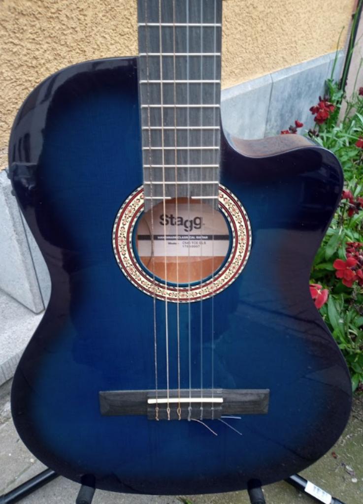 Electro-akoestische klassieke gitaar Stagg, Muziek en Instrumenten, Ophalen, Zo goed als nieuw, Met (piezo-)element