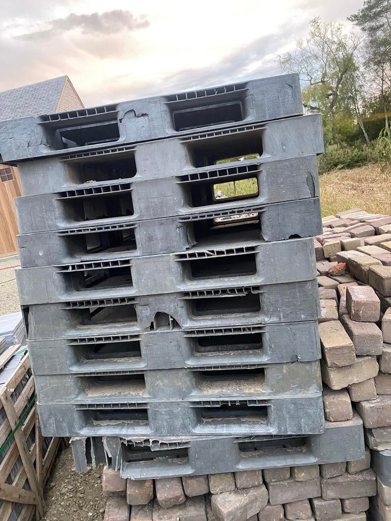 Plastic paletten, Ophalen, Zo goed als nieuw