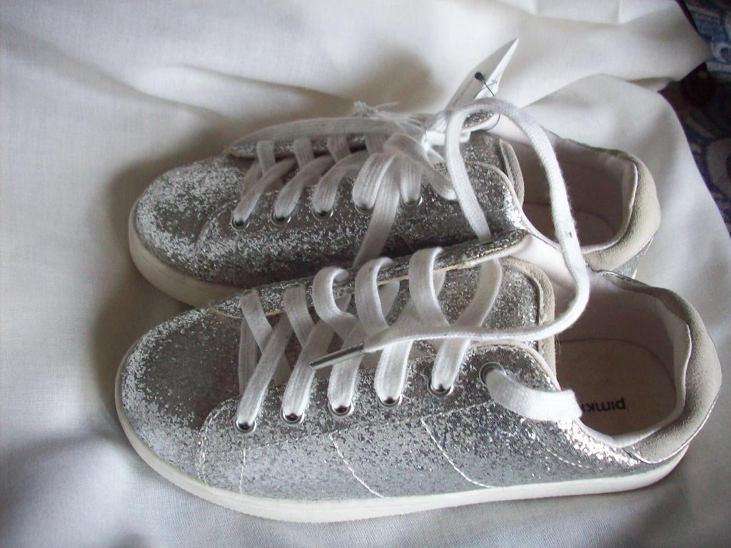 baskets argentées P.37, Enlèvement, Neuf