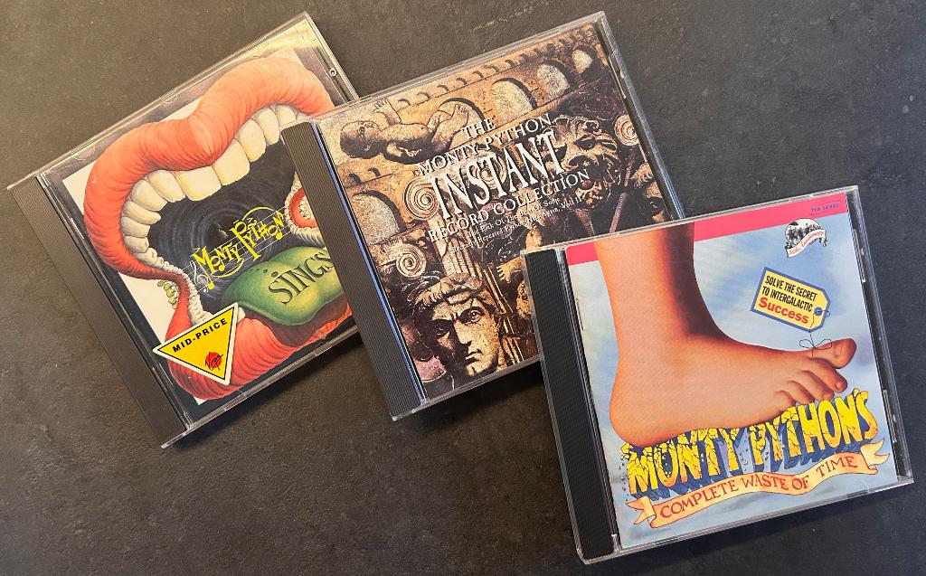 MONTY PYTHON - Sings, Instant coll. & Complete waste (3 CDs), Cd's en Dvd's, Cd's | Pop, Zo goed als nieuw, Verzenden