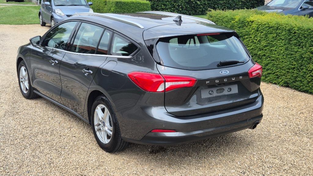 Ford Focus 1.0 100pk Benzine absolute nieuwstaat!, Auto's, Stof, 4 cilinders, Bedrijf, 5 deurs