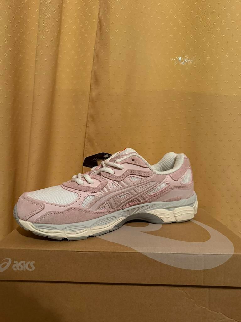 Chaussures Asics, Enlèvement ou Envoi, Comme neuf