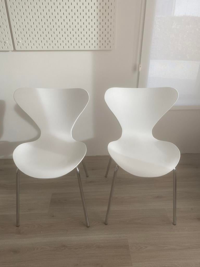 2 eetkamerstoelen, Ophalen, Zo goed als nieuw, Wit, Kunststof