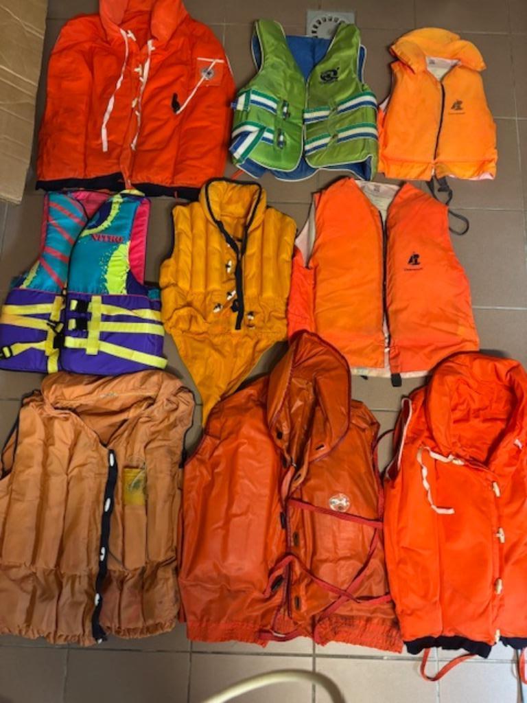 Lot de 9 gilets de sauvetage, Sports nautiques & Bateaux, Enlèvement ou Envoi, Utilisé, Autres types, Avec gilet(s) de sauvetage