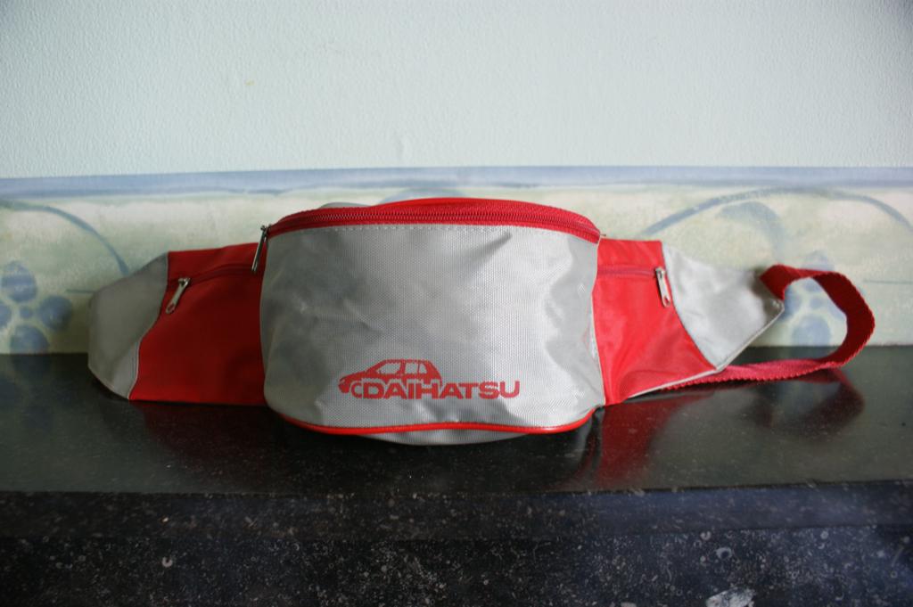 Heuptas / sac ceinture - banane Daihatsu, Bijoux, Sacs & Beauté, Sacs | Sacs de sport, Comme neuf, Adulte unisexe, Enlèvement ou Envoi