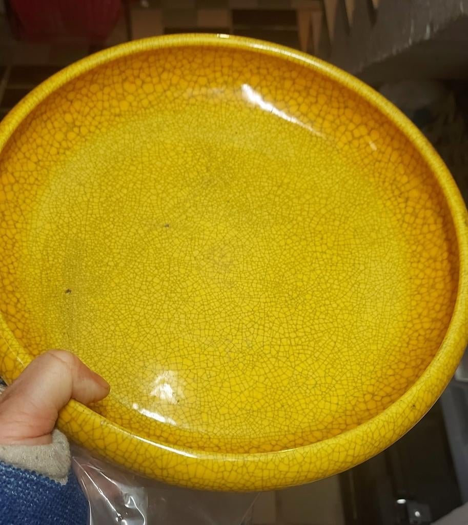 Antieke gele Boch schaal in gele craquele porselein, Antiek en Kunst, Ophalen of Verzenden