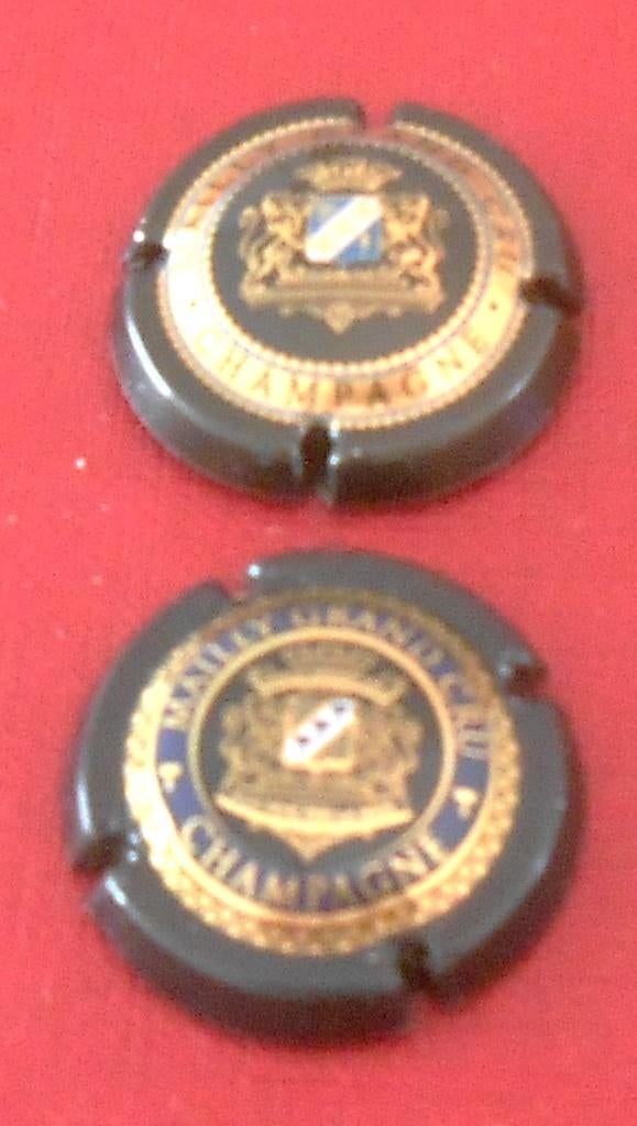 2 champagnecapsules - Mailly, Ophalen of Verzenden