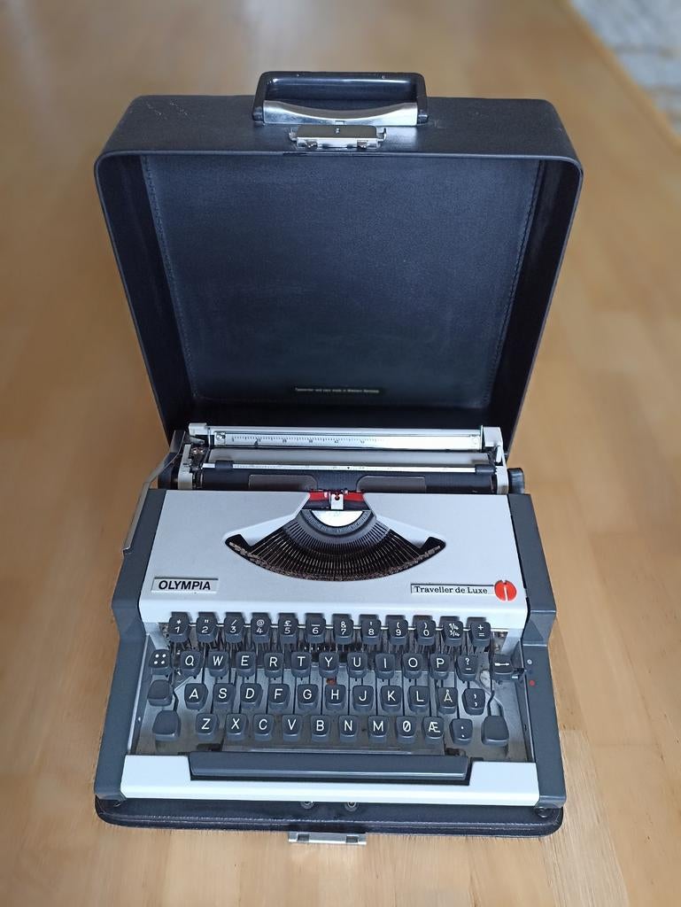 Machine à écrire OLYMPIA de voyage, parfait état, Made in DE, OLYMPIA, Comme neuf, Qwerty, Sans fil
