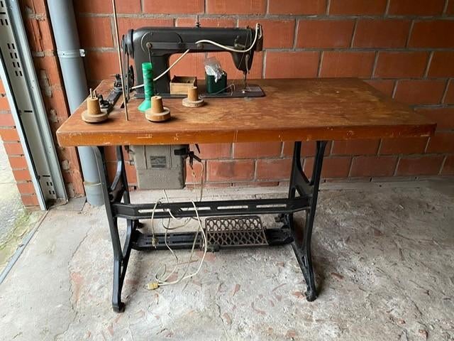 retro naaimachine Adler, Hobby & Loisirs créatifs, Machines à coudre & Accessoires, Enlèvement, Utilisé, Machine à coudre