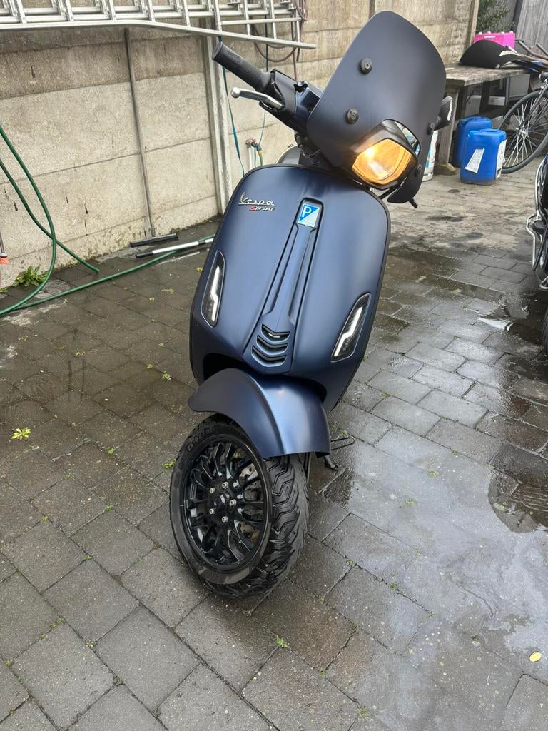 Vespa sprint 80cc, Fietsen en Brommers, Ophalen, Zo goed als nieuw, Klasse B (45 km/u), Benzine
