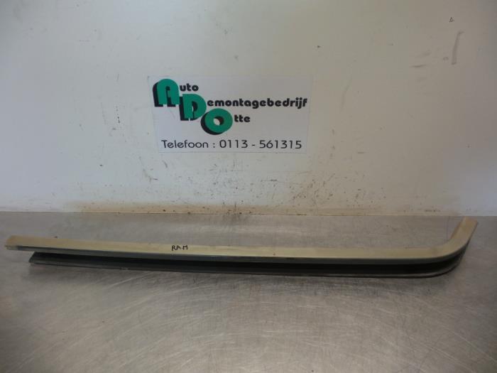 Rail porte coulissante droite d'un Peugeot 807, -, 3 mois de garantie, Utilisé, -