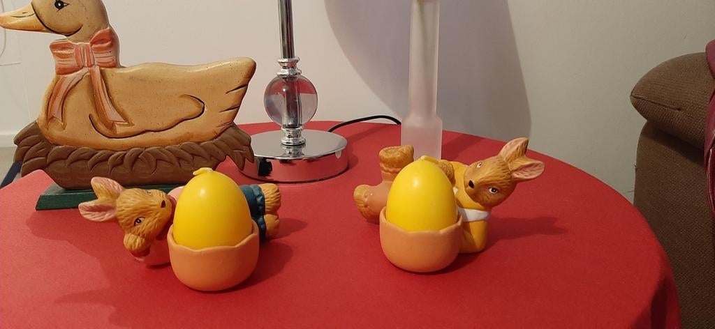 2 paaskonijntjes met kaars, Ophalen