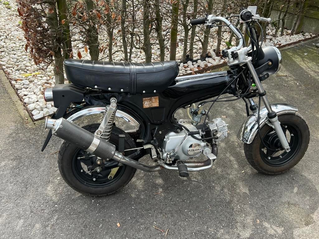 Dax skyteam, Fietsen en Brommers, Ophalen, Zo goed als nieuw