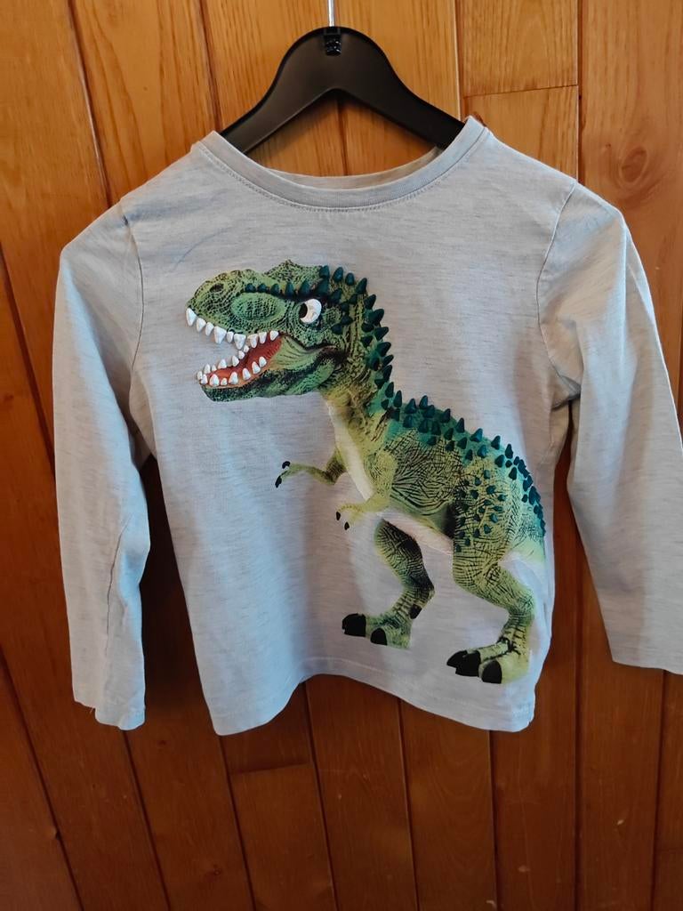 Long sleeve met 3D dino, Enfants & Bébés, Vêtements enfant | Taille 104, Garçon, C&A, Chemise ou À manches longues, Comme neuf