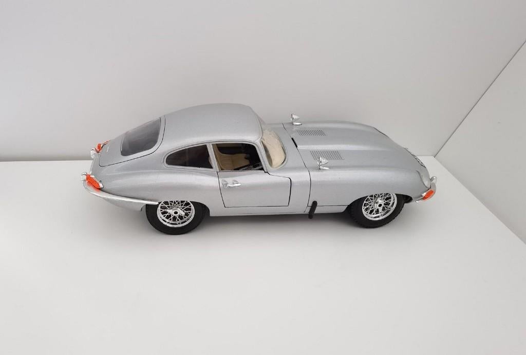 JAGUAR XK Type E Coupé S1 Silver 1/18 BURAGO Premium Neuve, Hobby en Vrije tijd, Modelauto's | 1:18, Ophalen of Verzenden, Nieuw