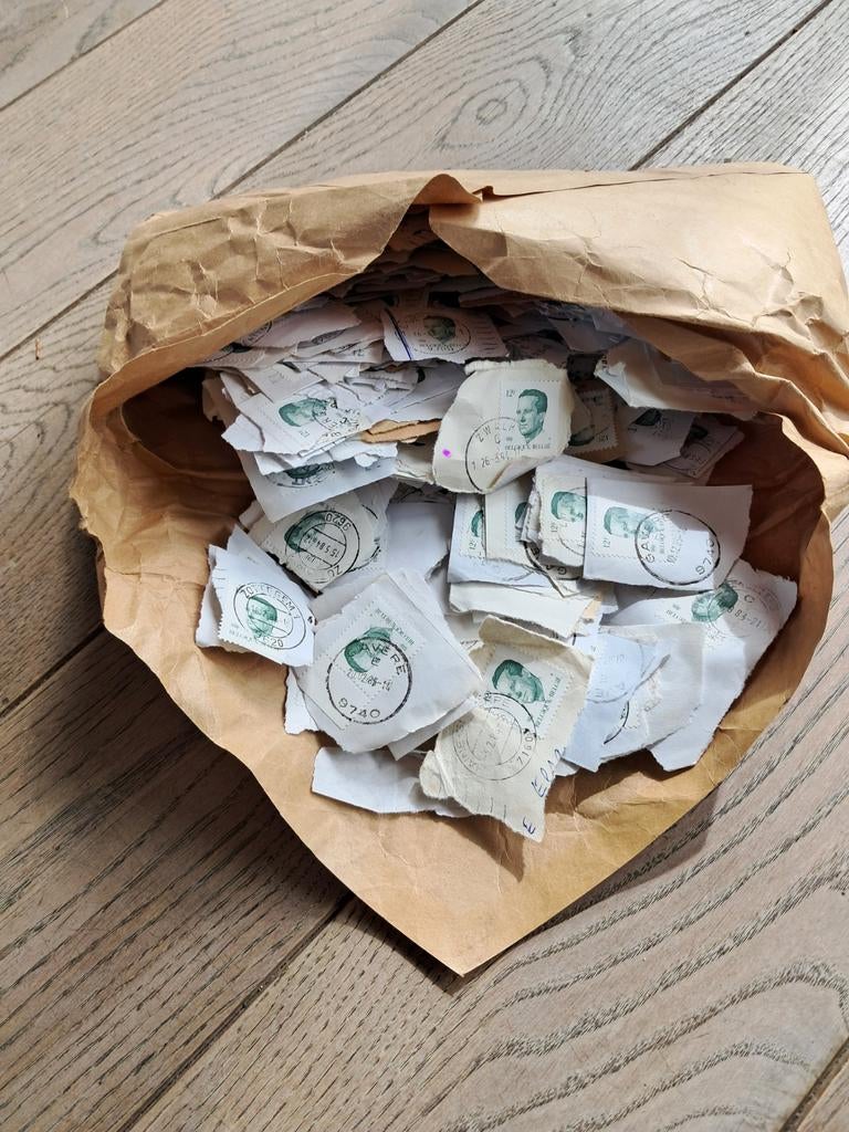 Lot Belgische postzegels: 12 Bf. (gelijke), koning Boudewijn, Ophalen of Verzenden