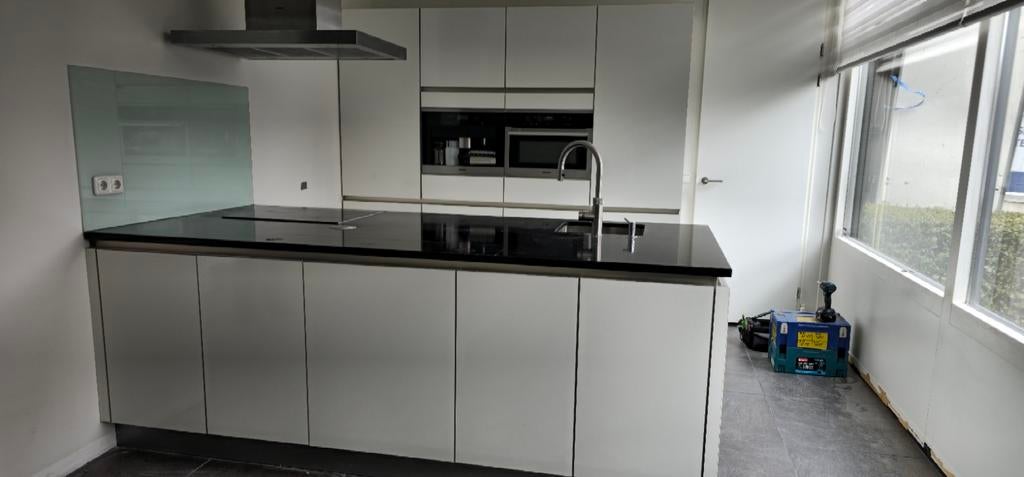 Volledige keuken met helderwit eiland, Ophalen, Wit, Overige typen, Graniet of Steen