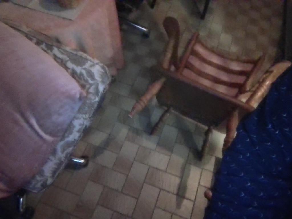 1 oude hout stoel MOET WEG, Ophalen, Gebruikt, Bruin, Eén