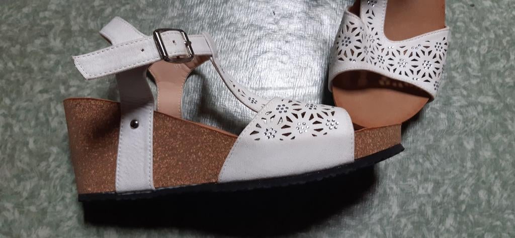 Sandale talon compensé. P.40. Neuf, Neuf, Enlèvement, Blanc, Sandales et Mûles